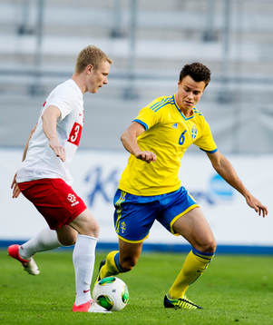 Polens Mateusz Lewandovski och Sveriges Melker Hallberg i