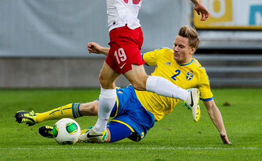 Sveriges Mattias Johansson i kvalmatchen till u21-EM mellan