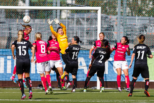 Inlägg mot Jitex mål som nickas bort av Jitex Elin