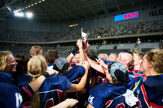 Spelarna i Stockholm Mean Machines jublar