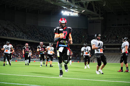 Carlstads quarterback Anders Hermodsson gör en touchdown