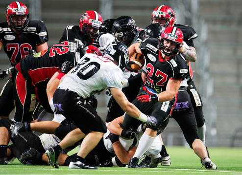 Carlstads Brett Koepp springer med bollen