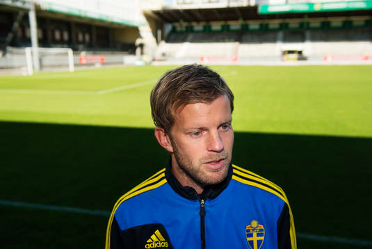 Mikael Antonsson blir intervjuad