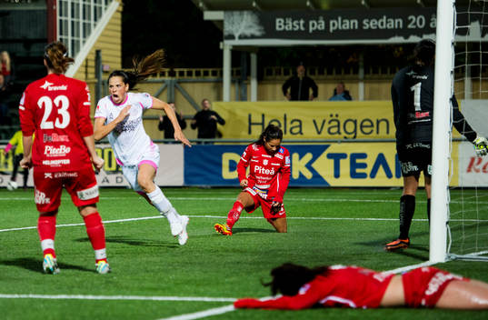 LdB Malmös Sara Björk Gunnarsdottir gör 1-0 och jublar