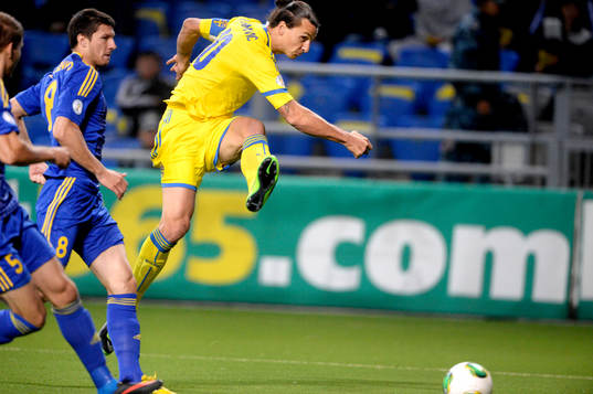 Sveriges Zlatan Ibrahimovic gör 1-0