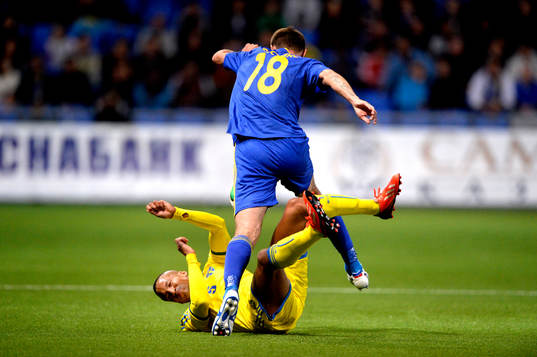 Kazakstans Dmitriy Shomko snubblar över Sveriges Martin
