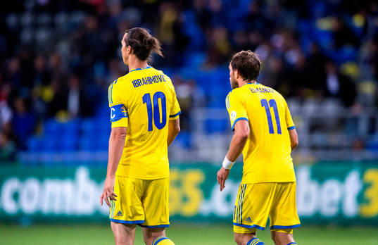 Sveriges Zlatan Ibrahimovic och Johan Elmander