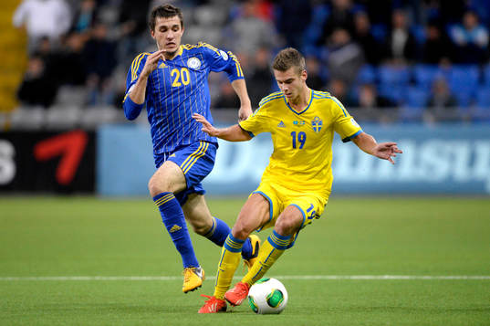 Sveriges Alexander Kacaniklic jagas av Kazakstans Sergey