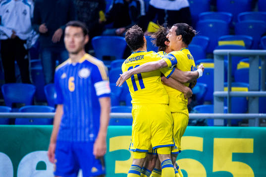 Sveriges Zlatan Ibrahimovic jublar