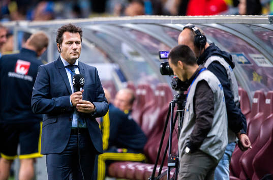 Pelle Blohm, expert på kanal 5 innan fotbollsmatchen i