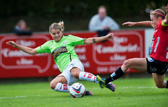 Andrine Hegerberg, Göteborg, glidtacklas av Sif