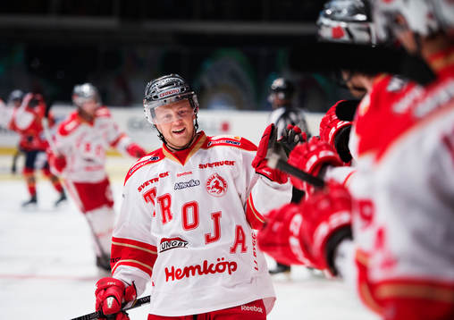 Troja Ljungbys Hampus Gustafsson jublar