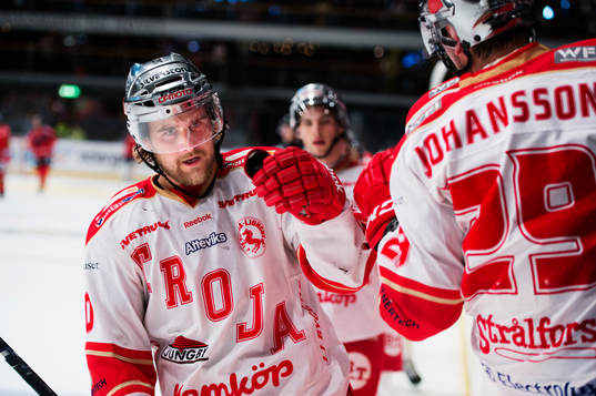 Troja Ljungbys Jacob Berglund jublar