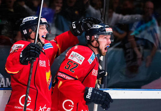 Djurgårdens Robin Norell och Mikael Ahlén jublar