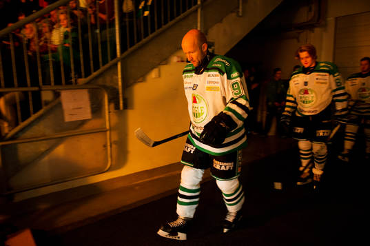 Rögles Michael Nylander innan ishockeymatchen i