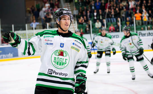 Rögles Daniel Sylwander jublar