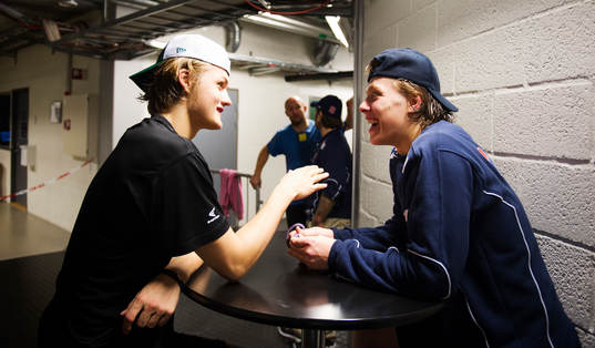 Rögles Willian Nylander tappade pucken till  Södertäljes