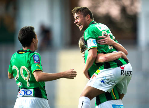 Gais Malkolm Moenza jublar