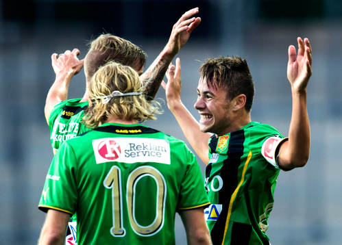 Gais Malkolm Moenza jublar