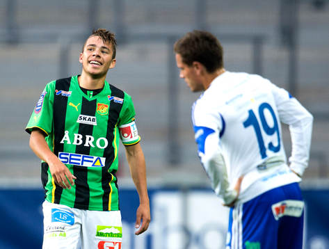 Gais Malkolm Moenza jublar