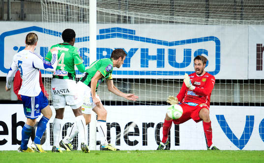 Gais målvakt Tommi Vaiho räddar ett skott