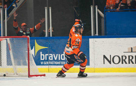 s Jani Lajunen gör 1:1 ishockeymatchen i SHL mellan