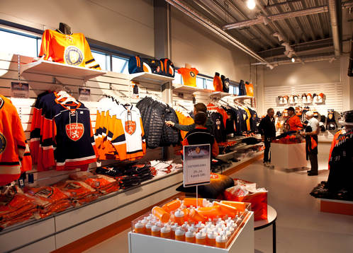 s Vida Arena Lakers souvenier försäljing strax innan