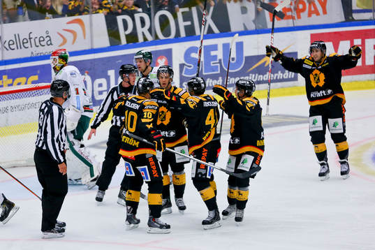 Skellefteås Joakim Lindström jublar