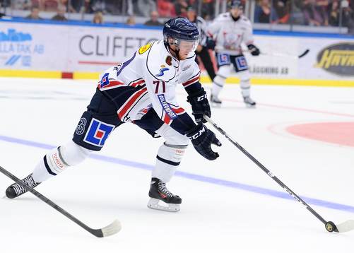 Linköpings Christopher Fish med pucken