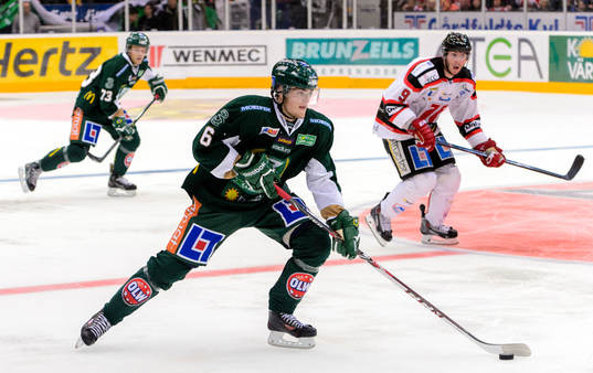 Färjestads Ludwig Byström med pucken