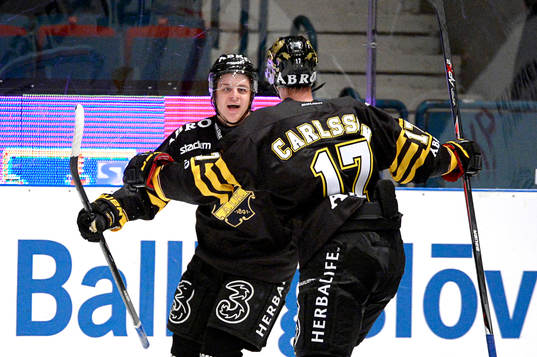 s Mattias Janmark-Nylén och Fredrik Carlsson  jublar