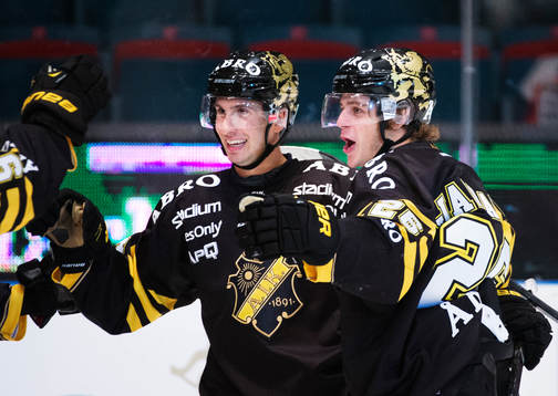 s Mark Hurtubise och Mattias Janmark-Nylén jublar