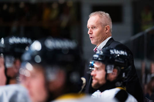 s assisterande tränare Roger Forsberg