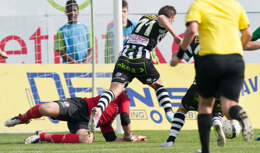 1-0 Fredrik Olsson, Landskrona, utan chans för Johannes