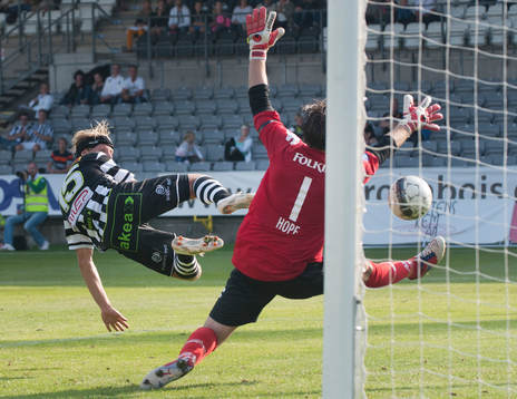4-1, Fredrik Karlsson, landskrona stöter bollen förbi