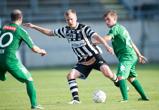 Linus Malmqvist, Landskrona, i matchen i superettan mellan