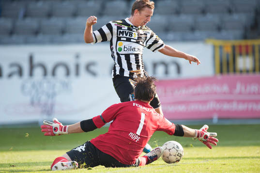3-målsskytten Fredrik Olsson, Landskrona, mot Johannnes
