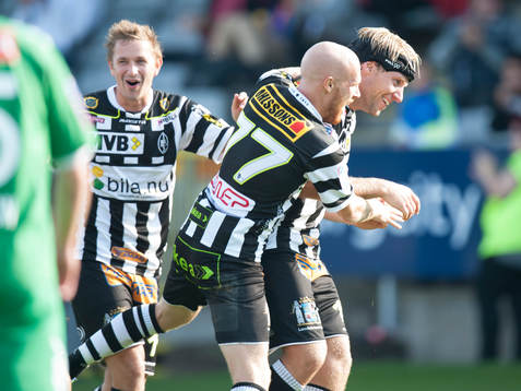 4-1, målskytten Fredrik Karlsson jublar