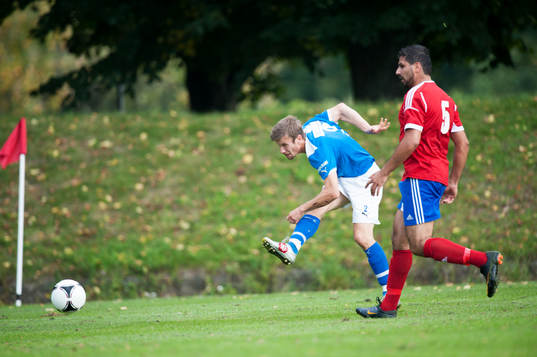 Småklubbsfotboll, idyllisk idrottsplats, skott, hörnflagga