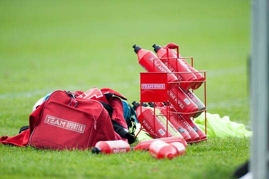 Småklubbsfotboll, vattenflaskor