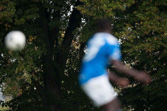 Småklubbsfotboll, idyllisk idrottsplats, skog