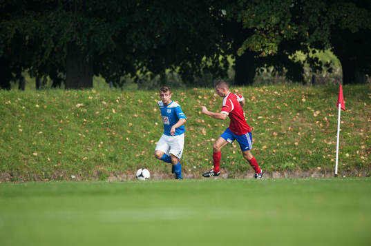 Småklubbsfotboll, idyllisk idrottsplats, naturlig