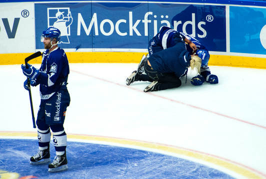 Leksands Johan Ryno fick en rejäl tackling