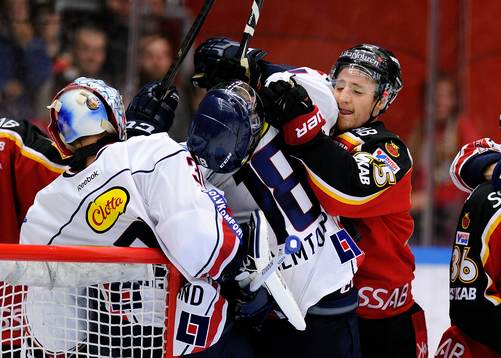 Linköpings Jonas Almtorp(v) och Luleås Anton Hedman(h)