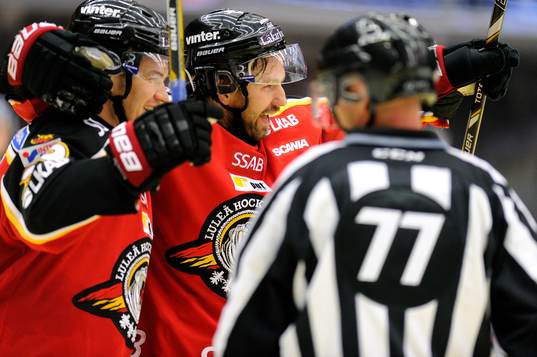 Luleås Niklas Fogström(v) och Per Ledin(h) jublar