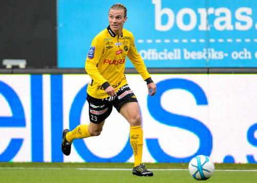 Elfsborgs Niklas Hult med bollen