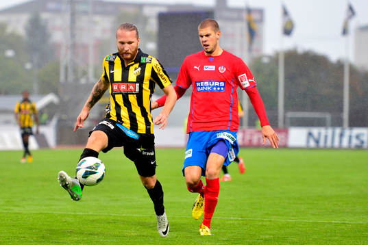 Häckens Emil Wahlström och Helsingborgs Robin Simovic