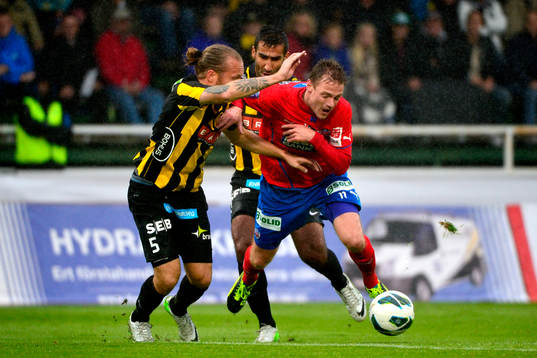 Helsingborgs Arnor Smarason och Häckens Emil Wahlström