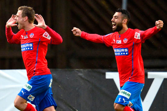 Helsingborgs Arnor Smarason jublar med Imad Khalili