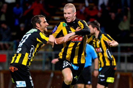 Häckens Simon Gustafson jublar